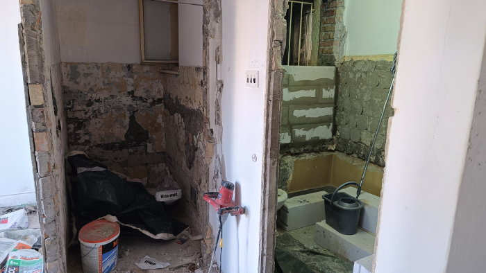 Apartment reconstruction: renovation and adaptation at Bajloni