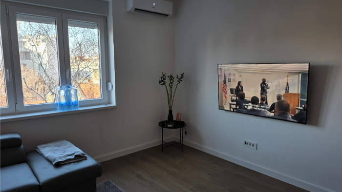 Apartment reconstruction: renovation and adaptation at Bajloni