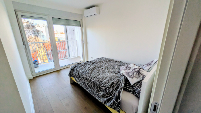 Apartment reconstruction: renovation and adaptation at Bajloni