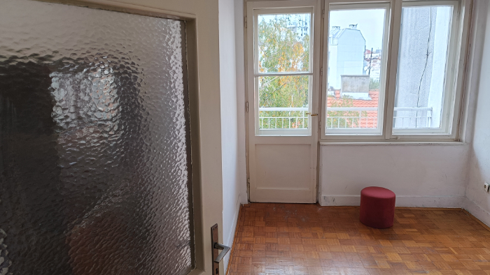 Apartment reconstruction: renovation and adaptation at Bajloni