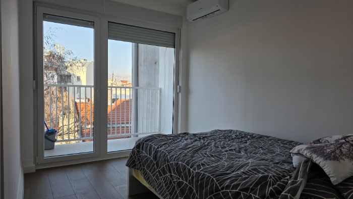 Apartment reconstruction: renovation and adaptation at Bajloni