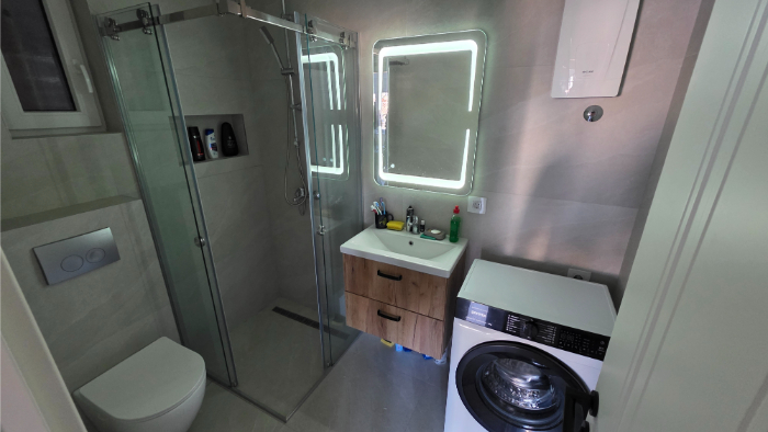 Apartment reconstruction: renovation and adaptation at Bajloni